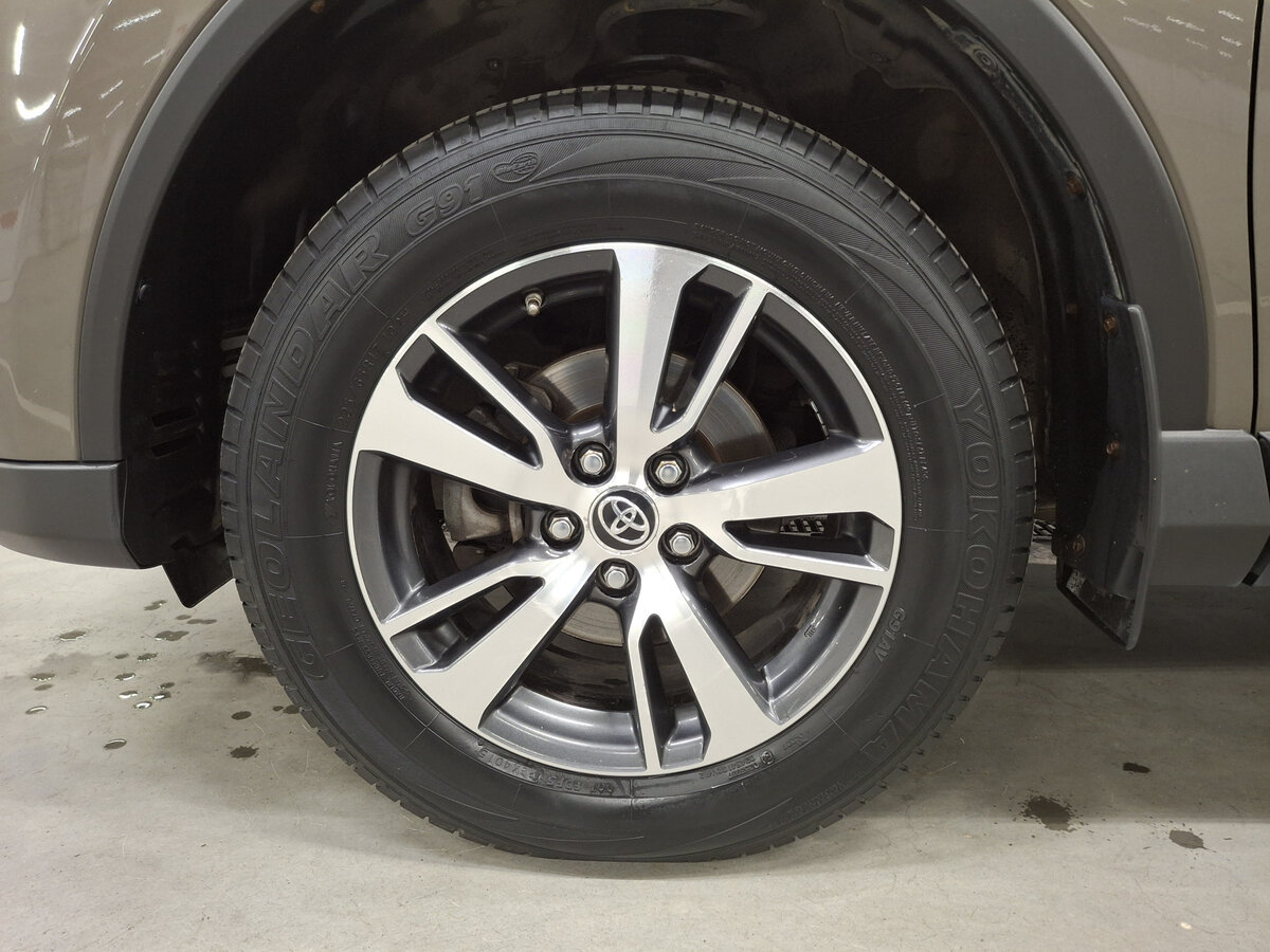 Toyota RAV4 с пробегом — 2015 год. Фото: #16