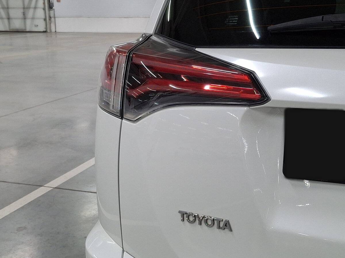 Toyota RAV4 с пробегом — 2017 год. Фото: #8