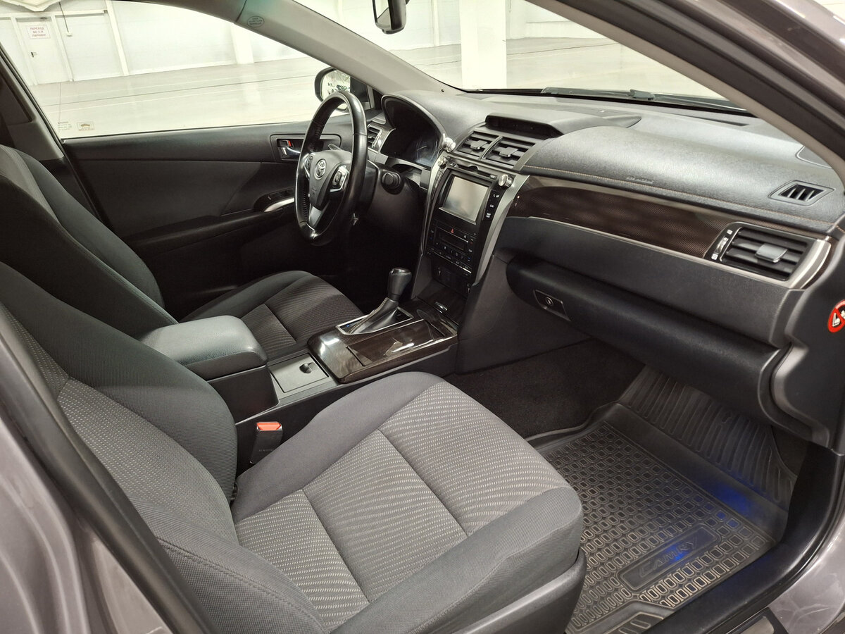 Toyota Camry с пробегом — 2016 год. Фото: #9