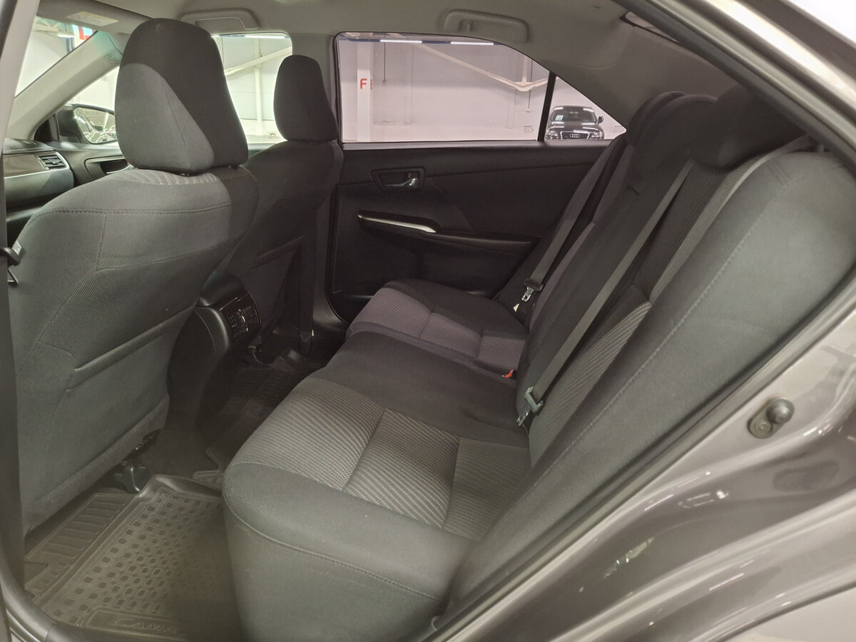 Toyota Camry с пробегом — 2016 год. Фото: #10