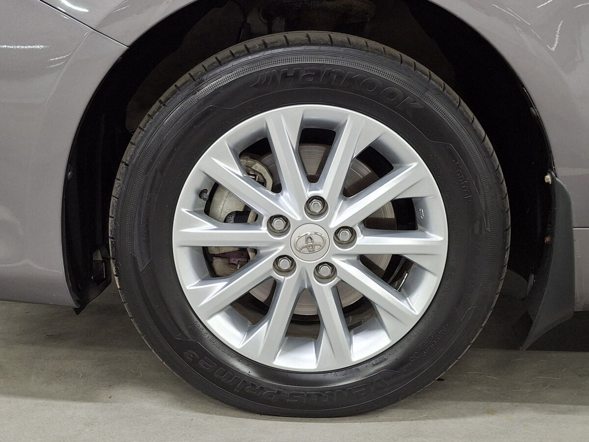 Toyota Camry с пробегом — 2016 год. Фото: #16