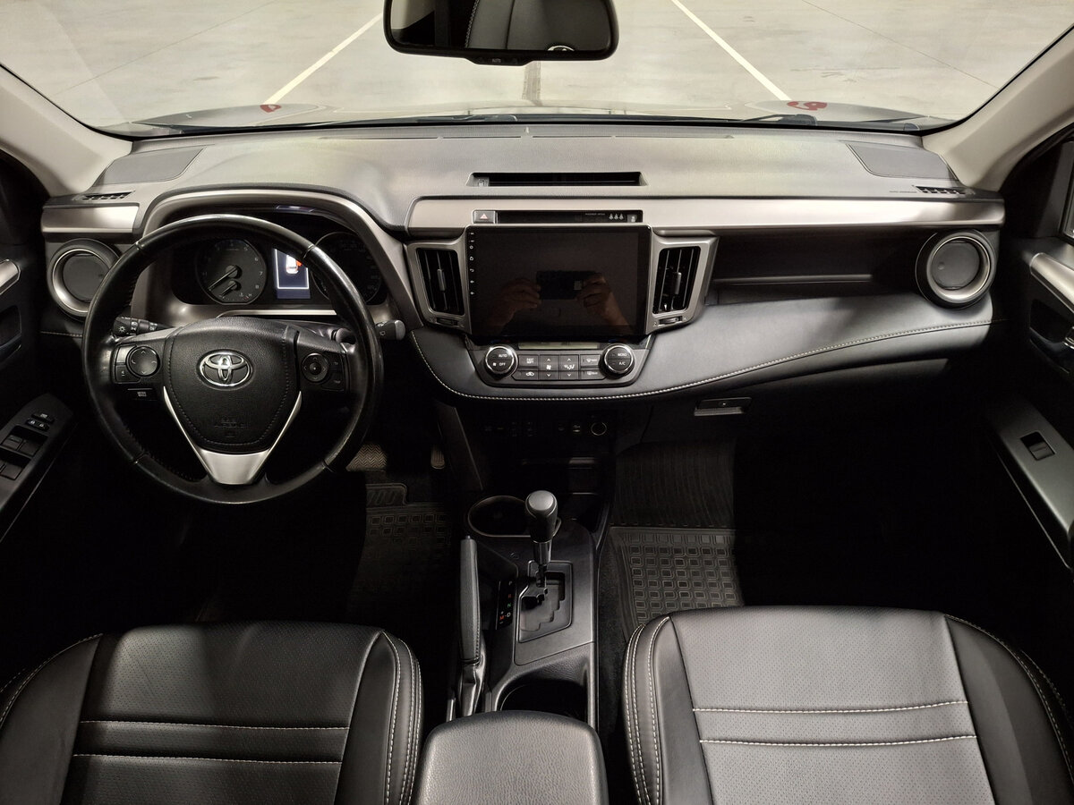 Toyota RAV4 с пробегом — 2019 год. Фото: #13
