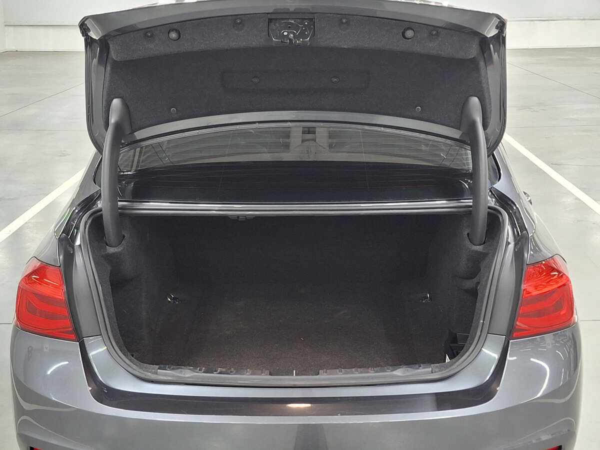 BMW 3 серии с пробегом — 2018 год. Фото: #8