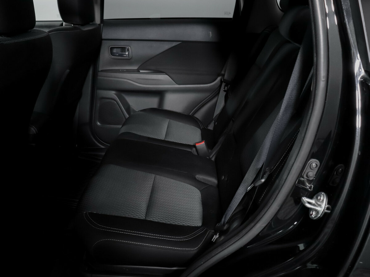 Mitsubishi Outlander с пробегом — 2019 год. Фото: #9
