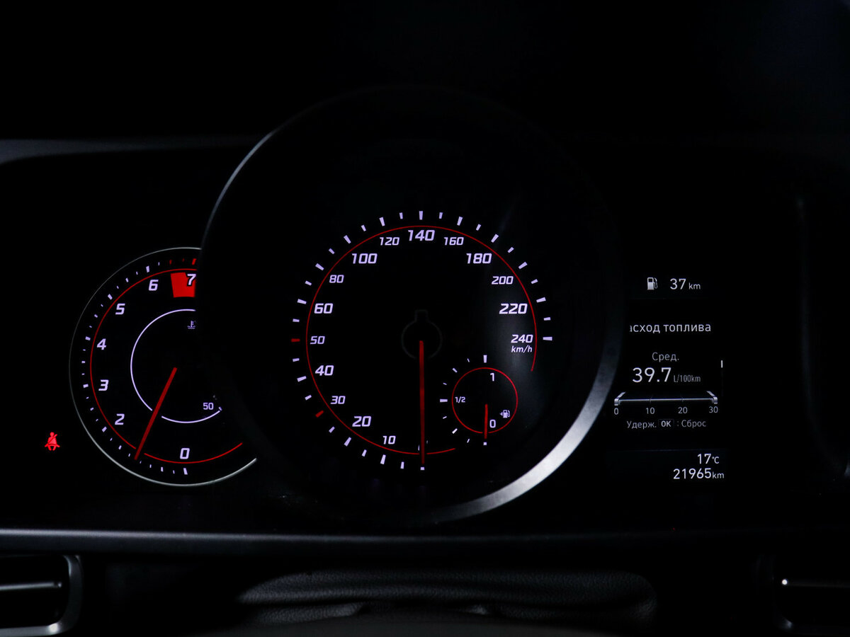 Hyundai Elantra с пробегом — 2021 год. Фото: #8