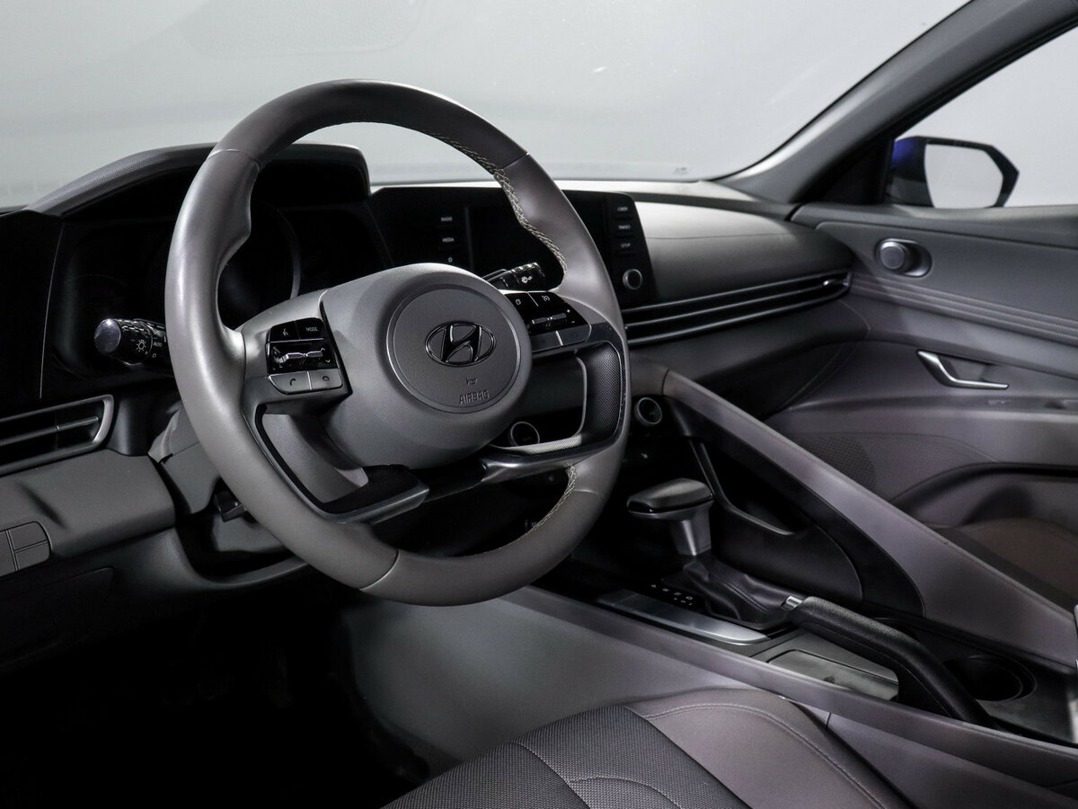 Hyundai Elantra с пробегом — 2021 год. Фото: #10