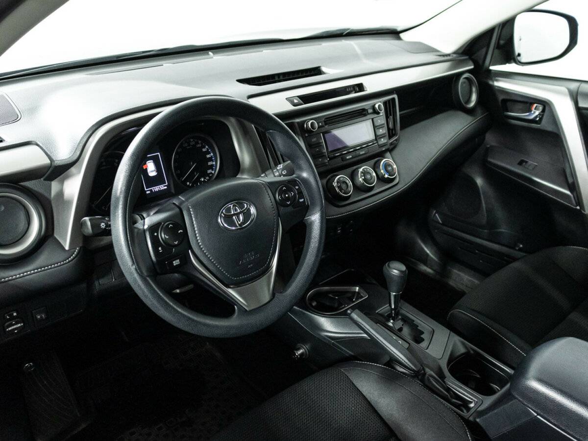 Toyota RAV4 с пробегом — 2017 год. Фото: #10