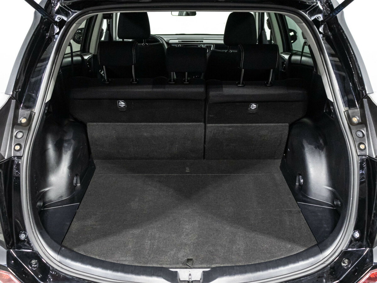 Toyota RAV4 с пробегом — 2017 год. Фото: #16