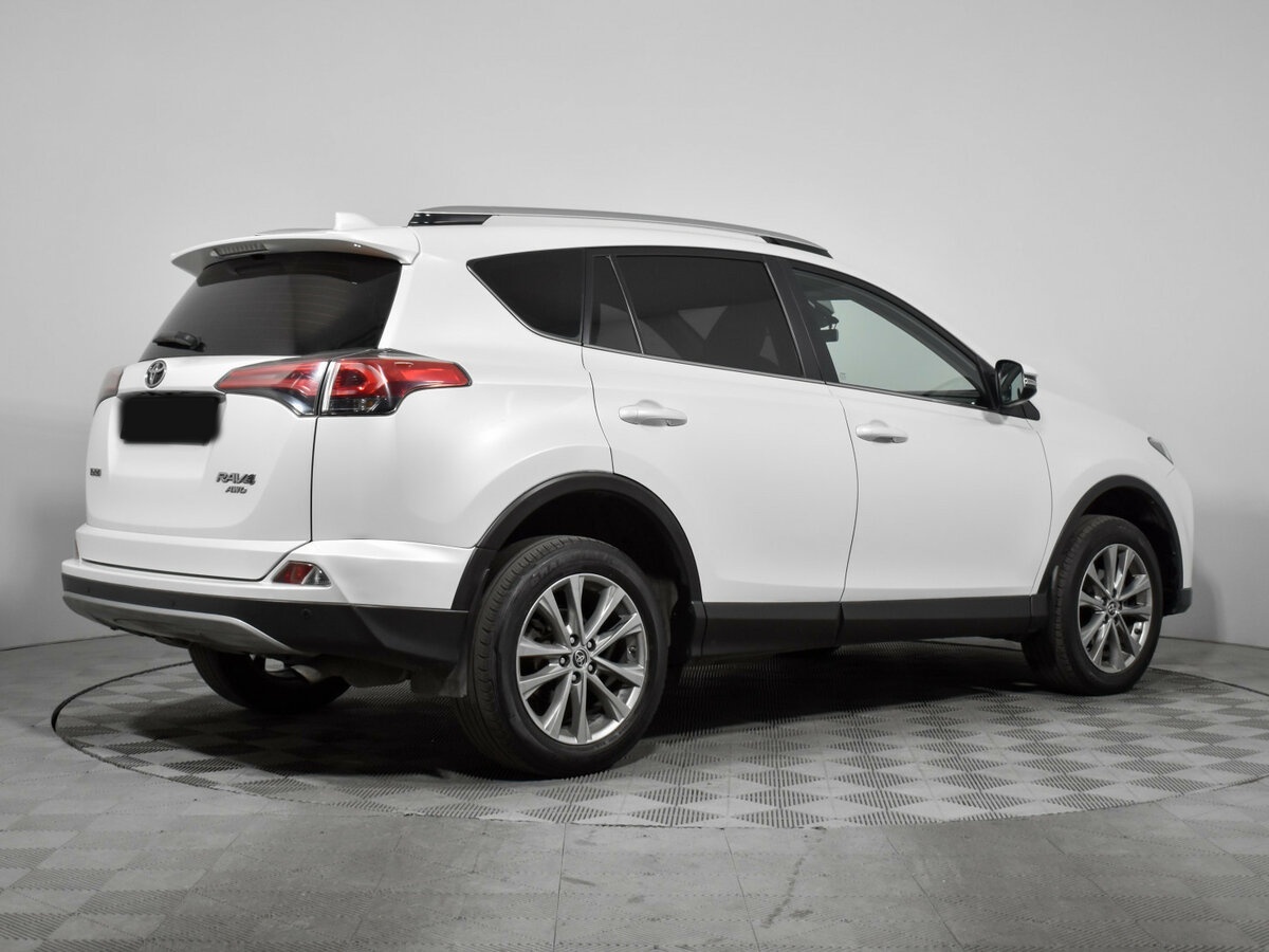 Toyota RAV4 с пробегом — 2017 год. Фото: #3