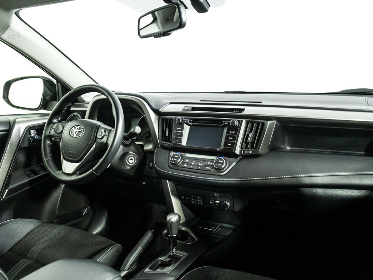 Toyota RAV4 с пробегом — 2016 год. Фото: #8