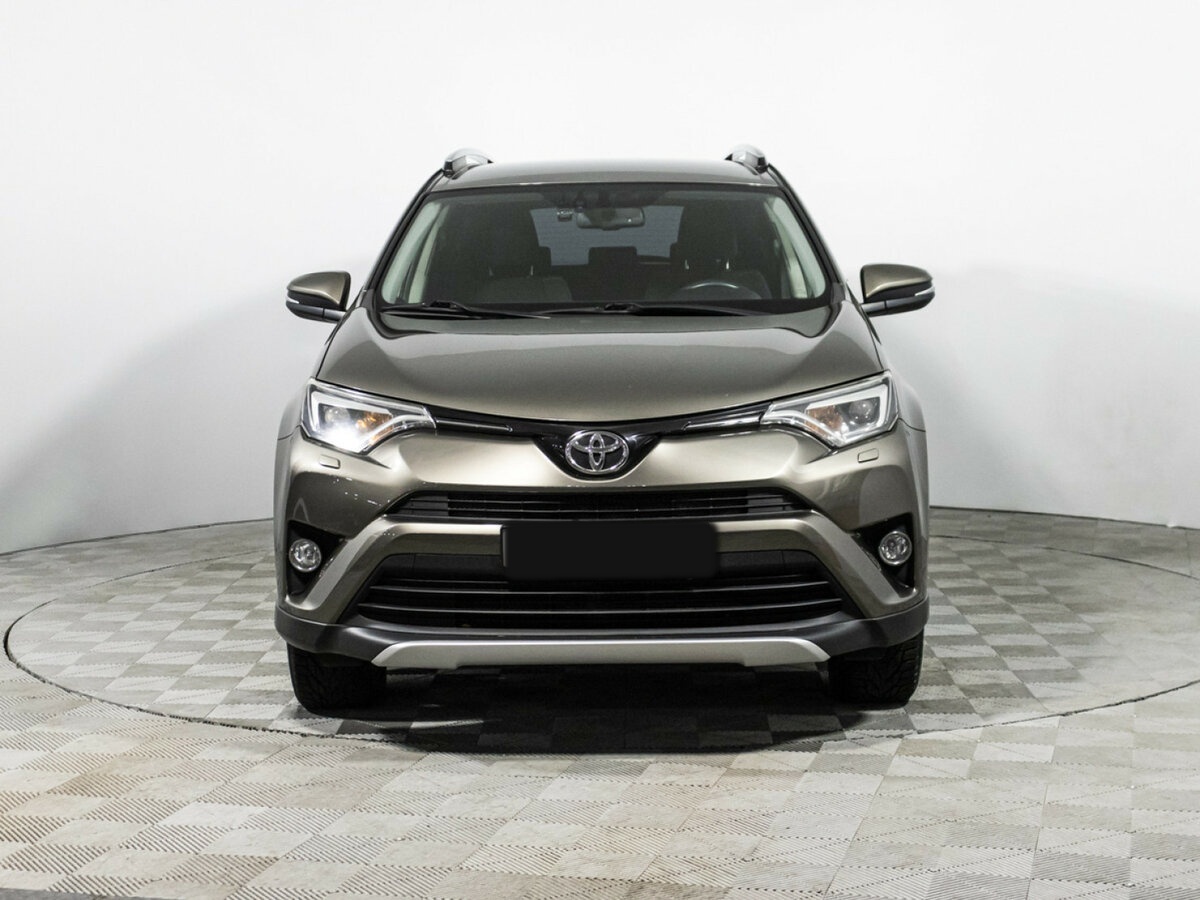 Toyota RAV4 с пробегом — 2015 год. Фото: #1
