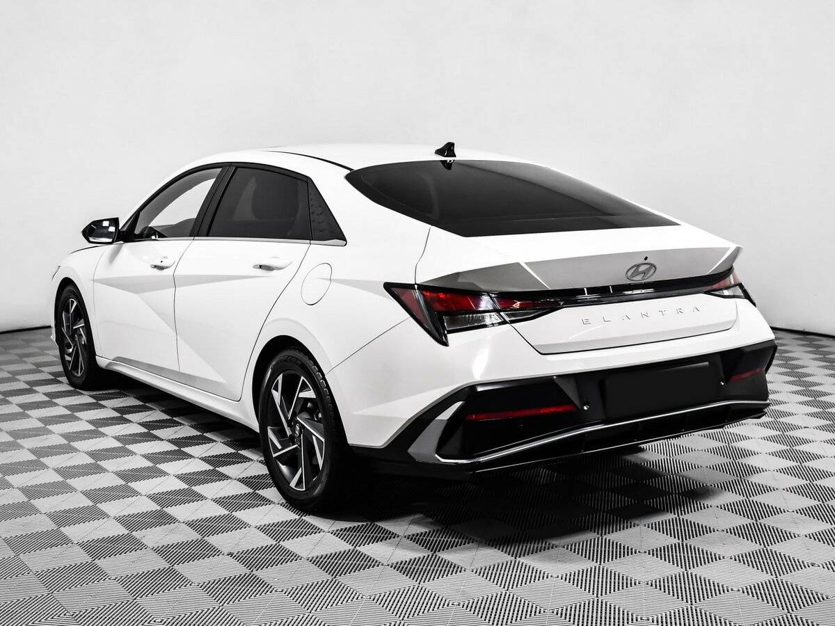 Hyundai Elantra с пробегом — 2023 год. Фото: #6