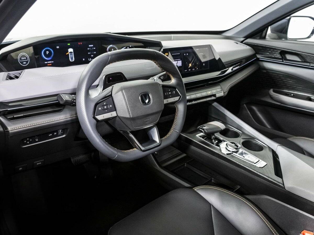 Changan UNI-V с пробегом — 2023 год. Фото: #9