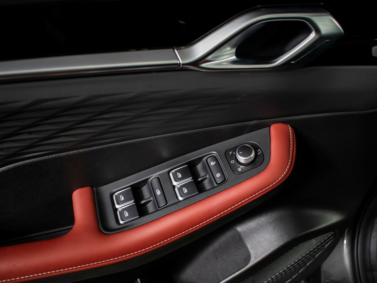 Geely Coolray с пробегом — 2023 год. Фото: #15