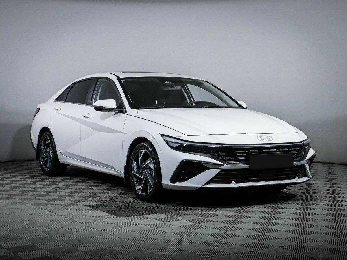Hyundai Elantra с пробегом — 2024 год. Фото: #2