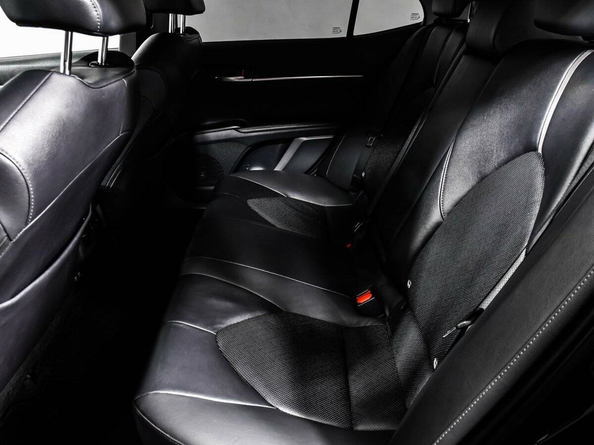 Toyota Camry с пробегом — 2021 год. Фото: #10