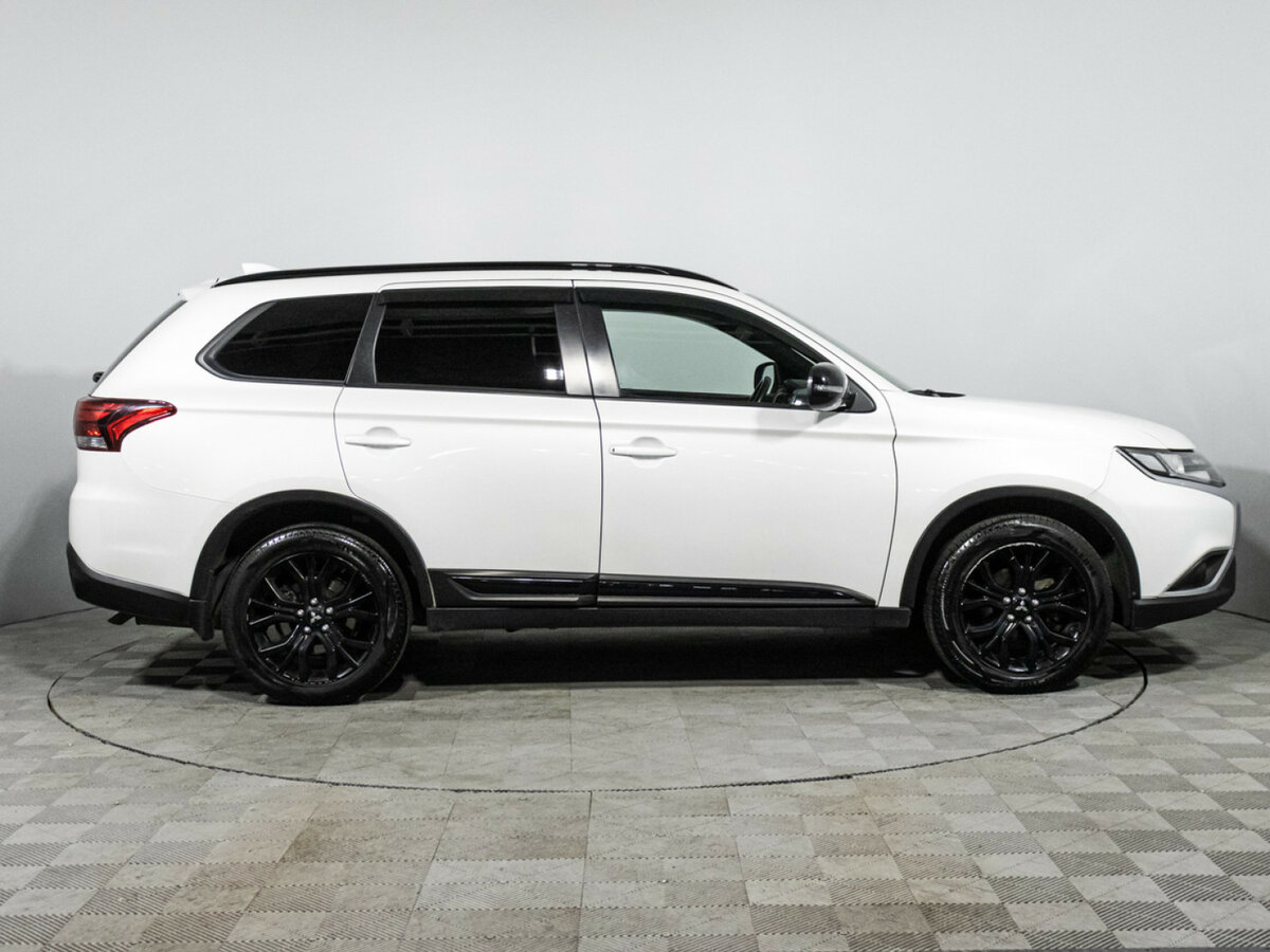 Mitsubishi Outlander с пробегом — 2021 год. Фото: #3