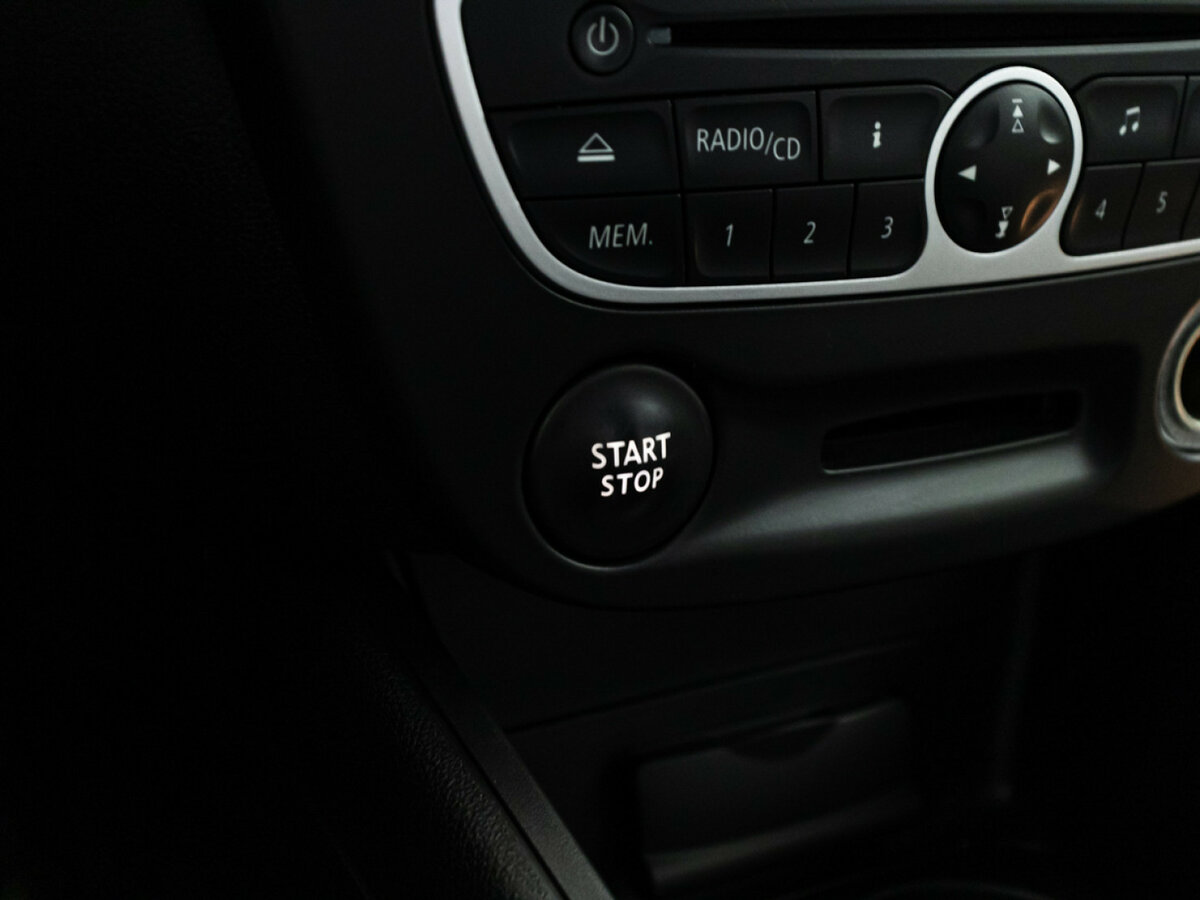 Renault Fluence с пробегом — 2012 год. Фото: #14