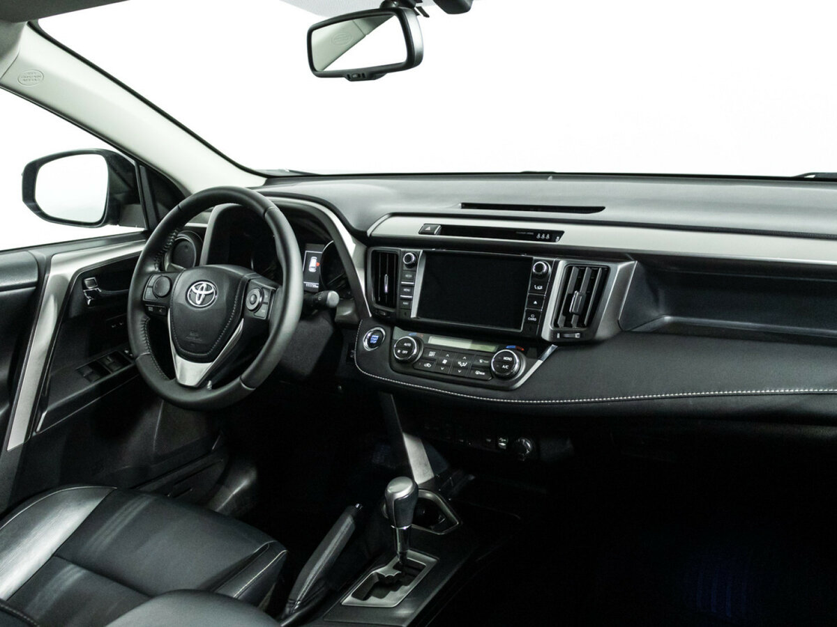 Toyota RAV4 с пробегом — 2016 год. Фото: #8