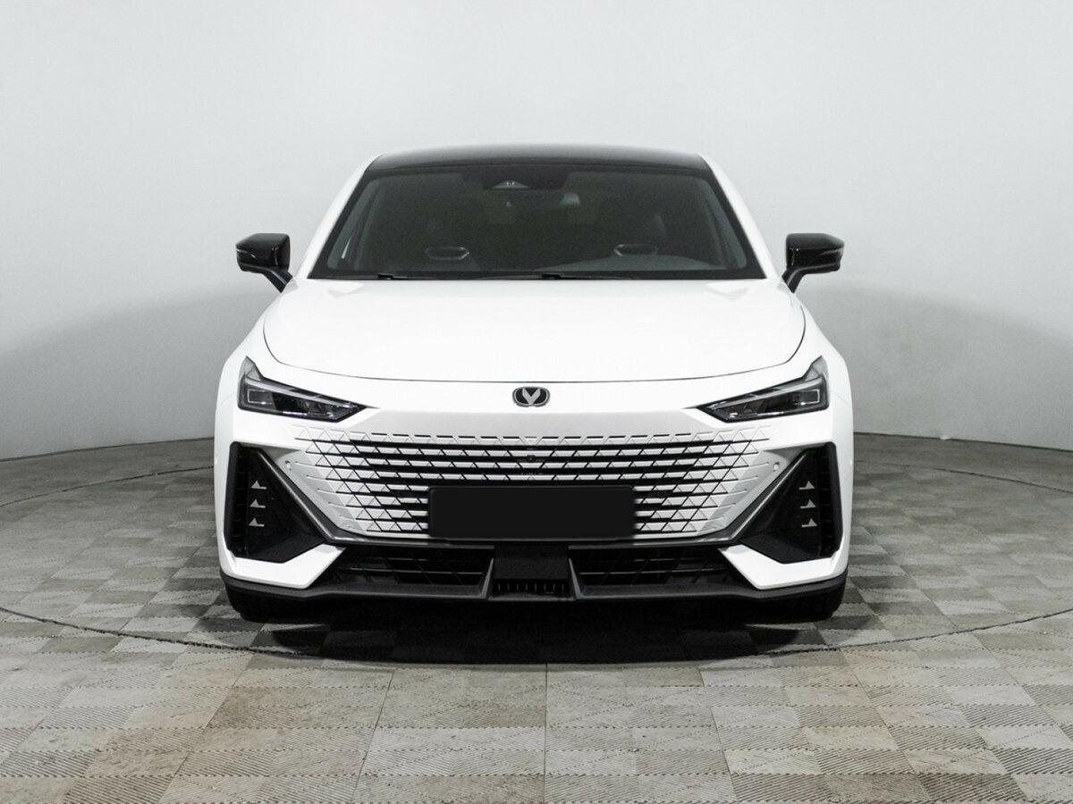 Changan UNI-V с пробегом — 2023 год. Фото: #1