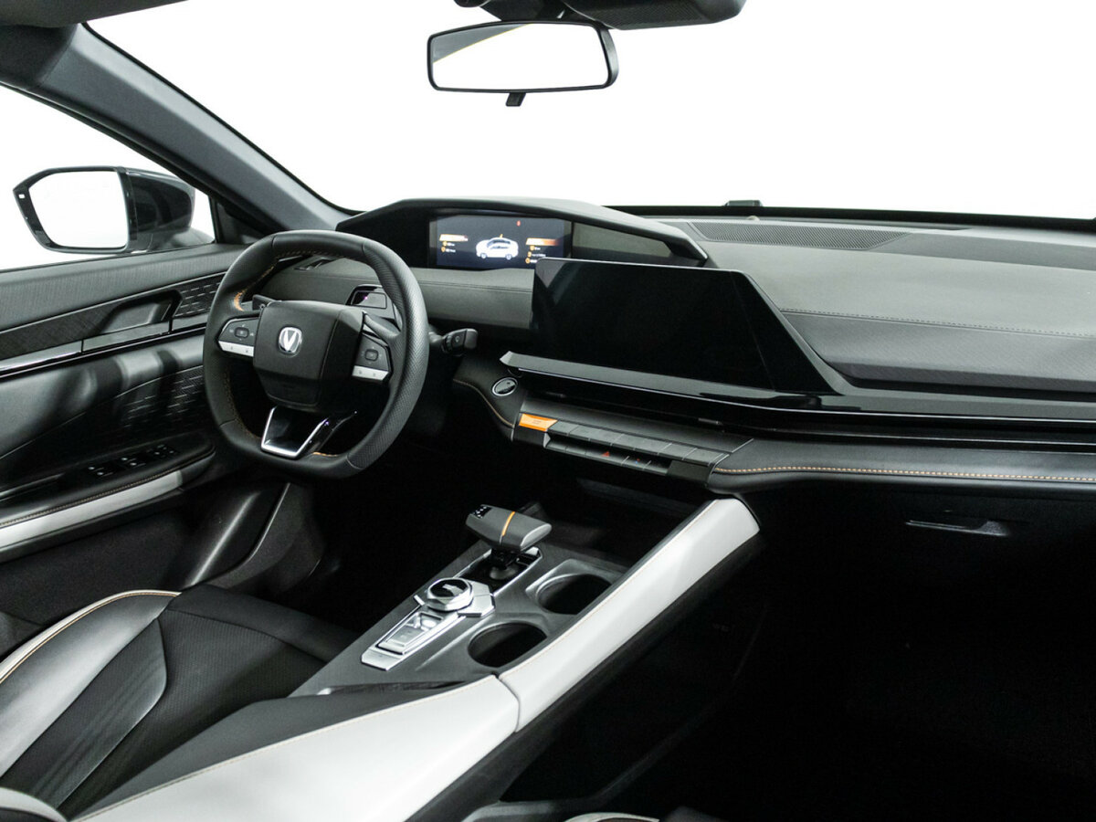 Changan UNI-V с пробегом — 2023 год. Фото: #8