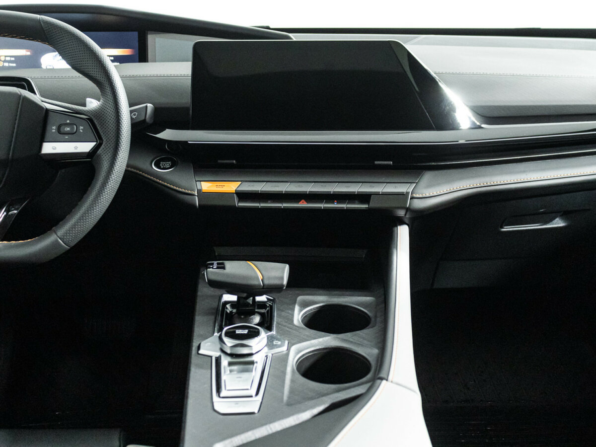 Changan UNI-V с пробегом — 2023 год. Фото: #13