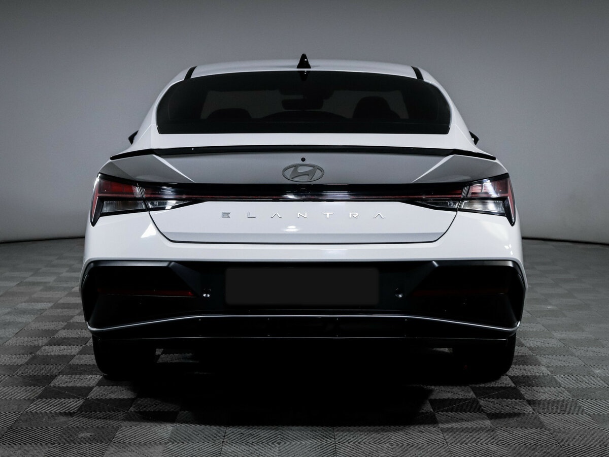 Hyundai Elantra с пробегом — 2024 год. Фото: #4