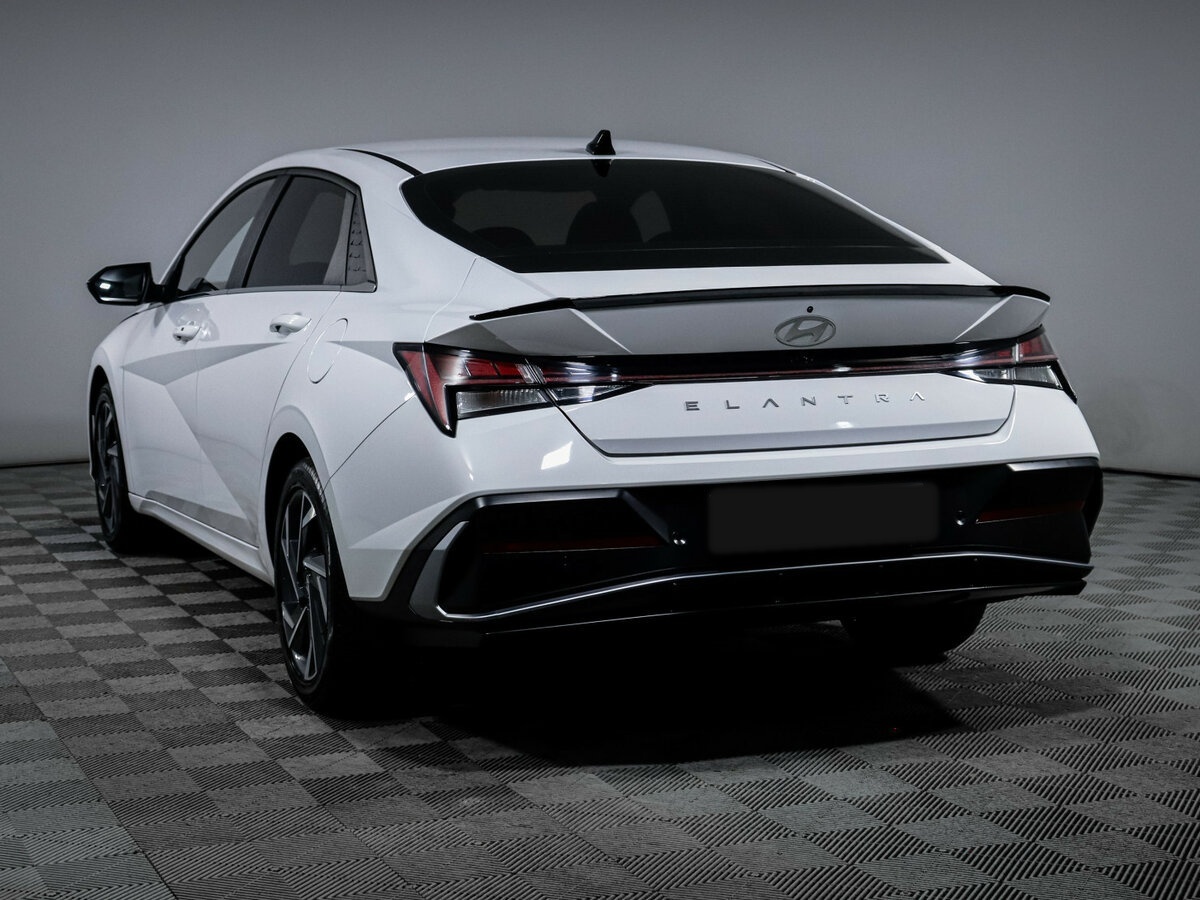 Hyundai Elantra с пробегом — 2024 год. Фото: #5
