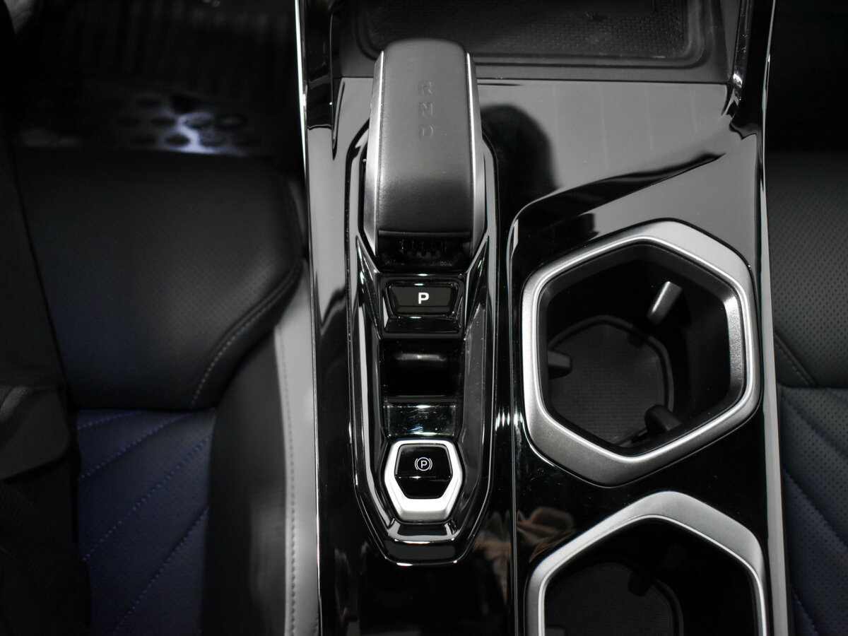 Geely Atlas с пробегом — 2024 год. Фото: #8