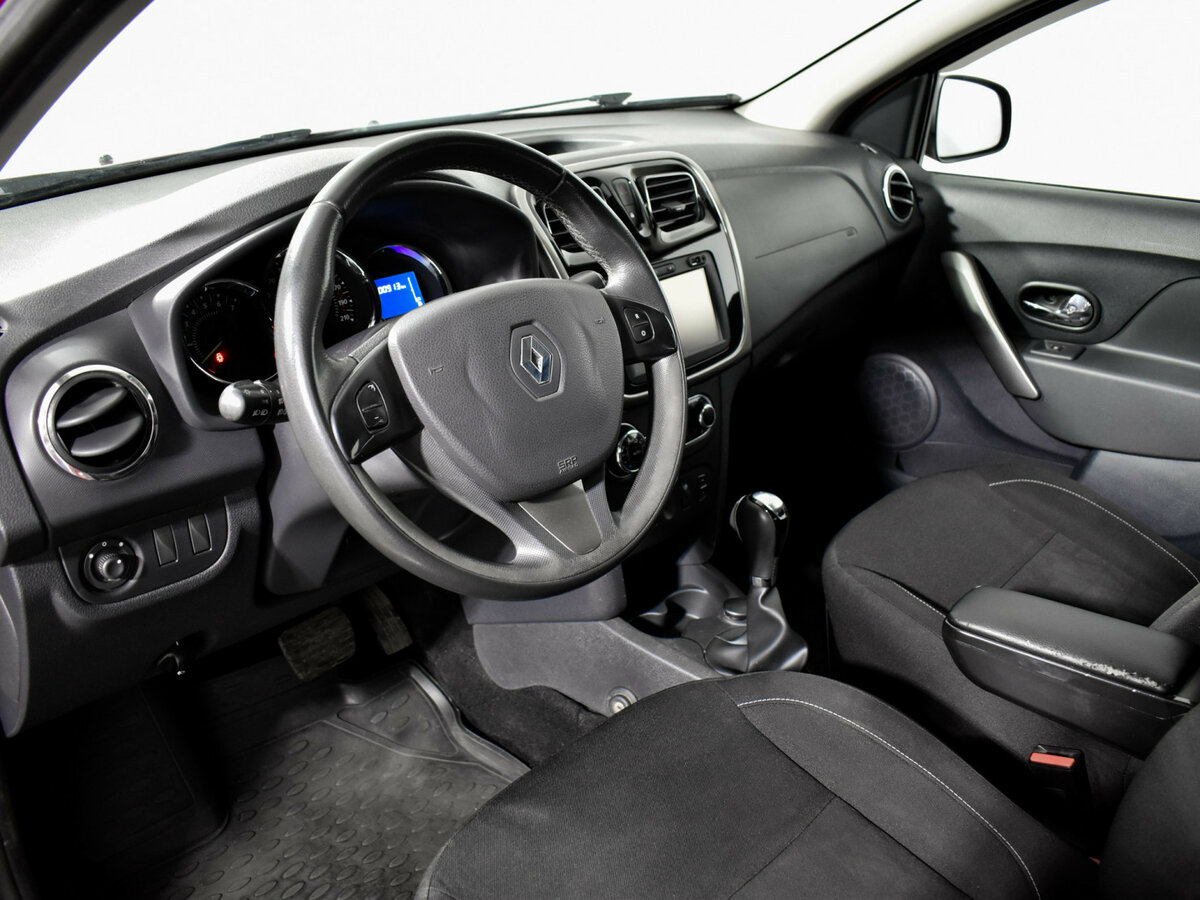 Renault Sandero с пробегом — 2016 год. Фото: #8