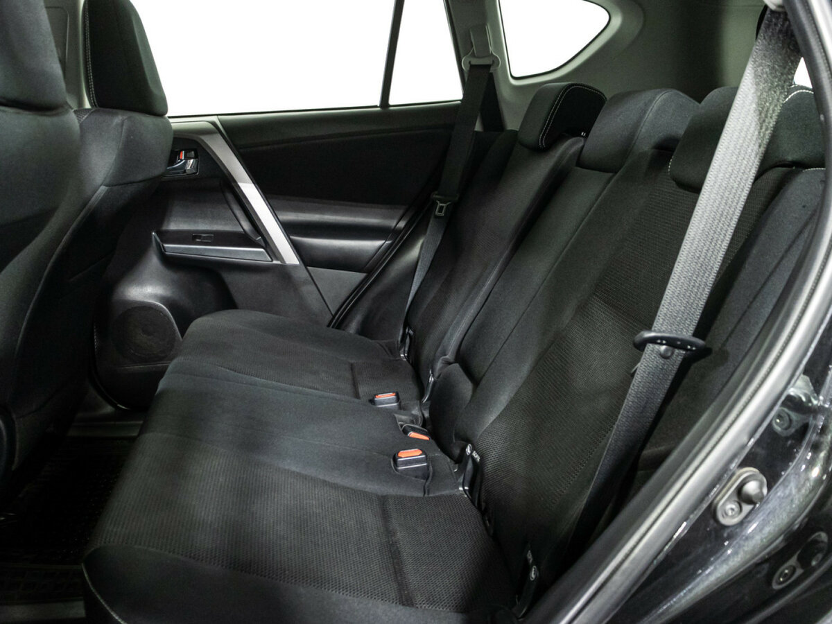 Toyota RAV4 с пробегом — 2015 год. Фото: #8