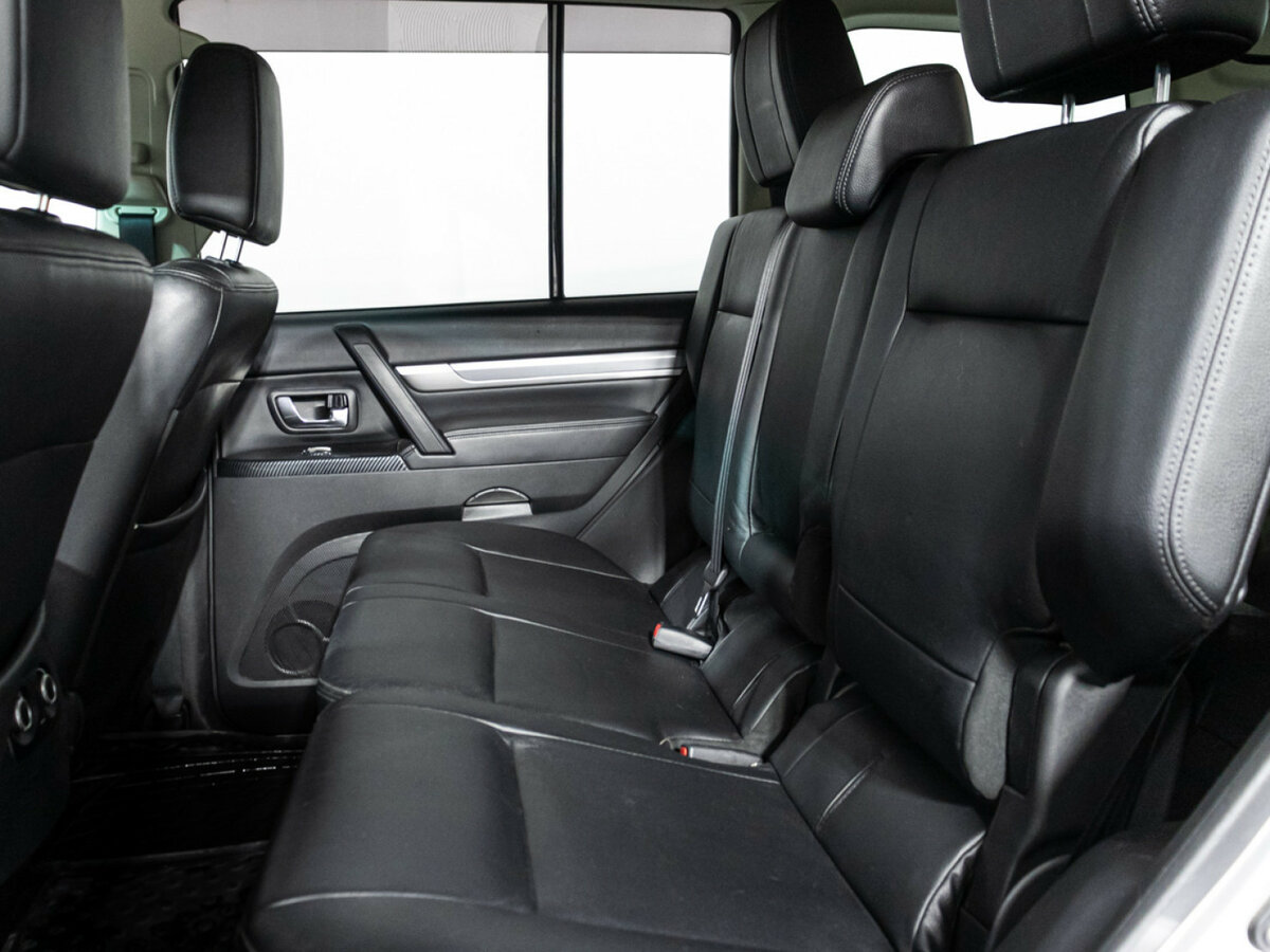Mitsubishi Pajero с пробегом — 2015 год. Фото: #7