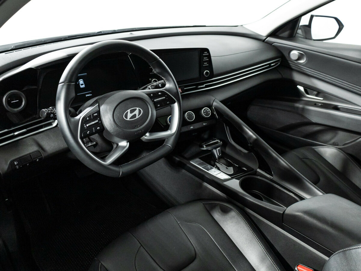 Hyundai Elantra с пробегом — 2023 год. Фото: #10