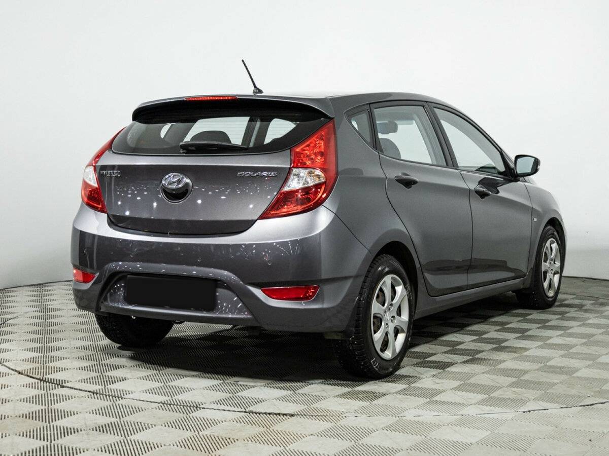 Hyundai Solaris с пробегом — 2012 год. Фото: #4
