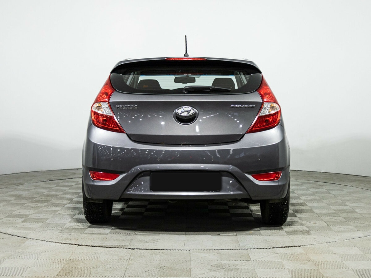 Hyundai Solaris с пробегом — 2012 год. Фото: #5