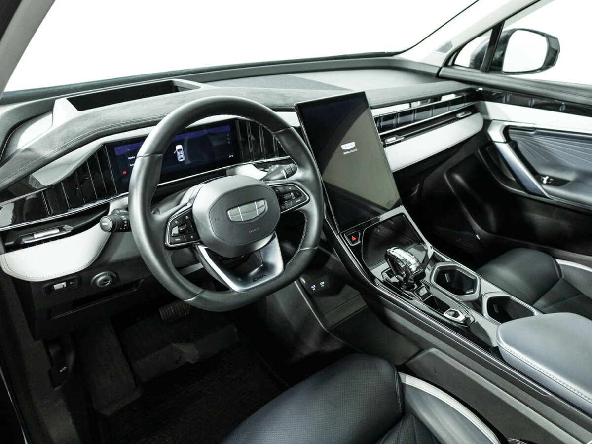 Geely Atlas с пробегом — 2024 год. Фото: #10