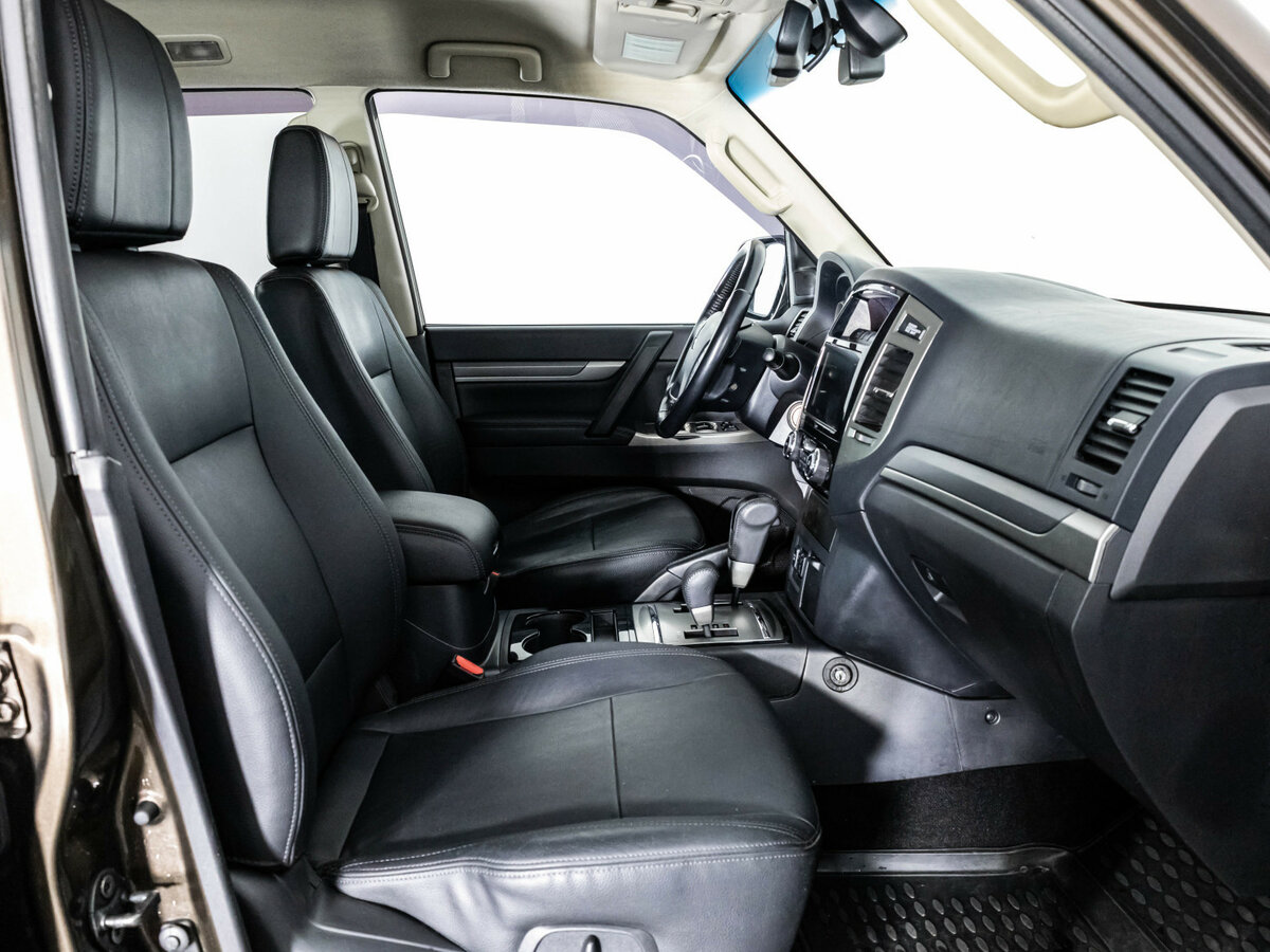 Mitsubishi Pajero с пробегом — 2017 год. Фото: #22