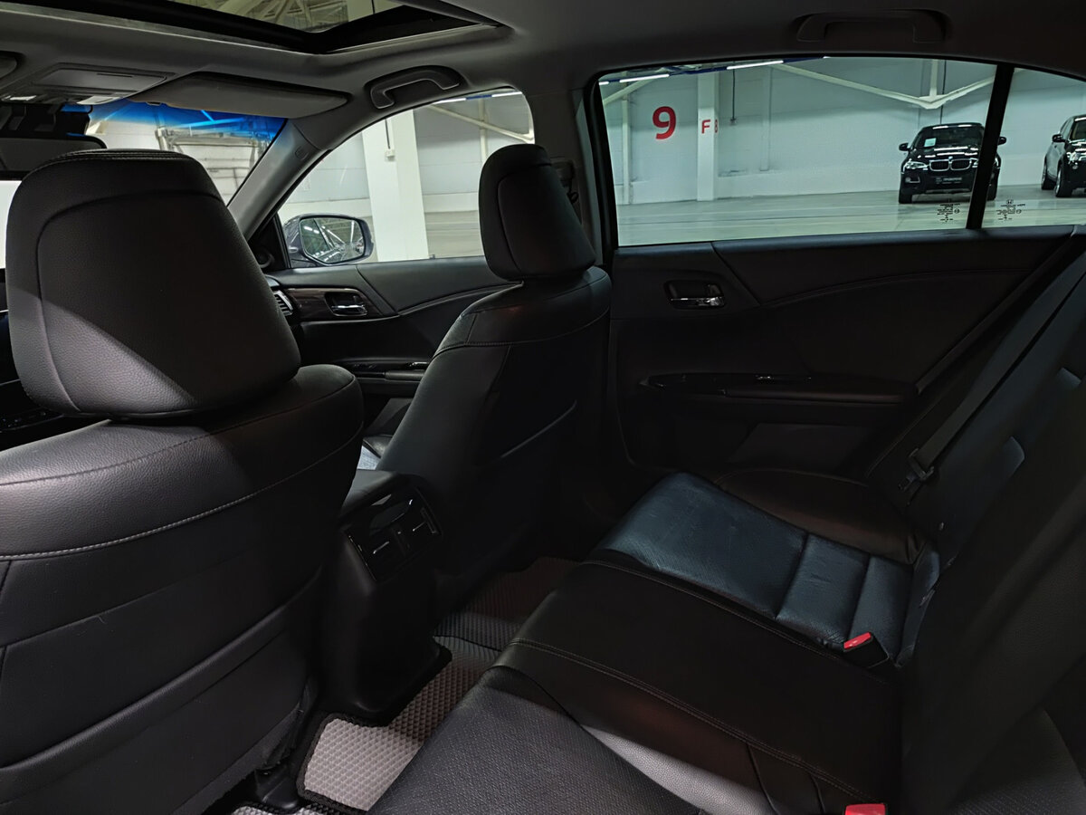 Honda Accord с пробегом — 2016 год. Фото: #11