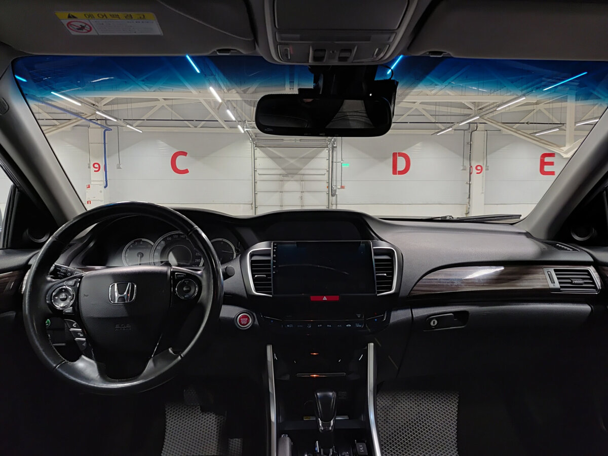Honda Accord с пробегом — 2016 год. Фото: #13