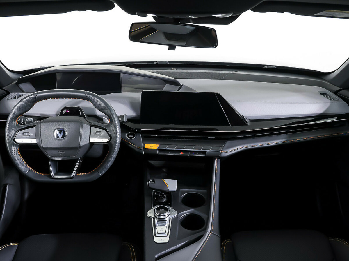 Changan UNI-V с пробегом — 2023 год. Фото: #12