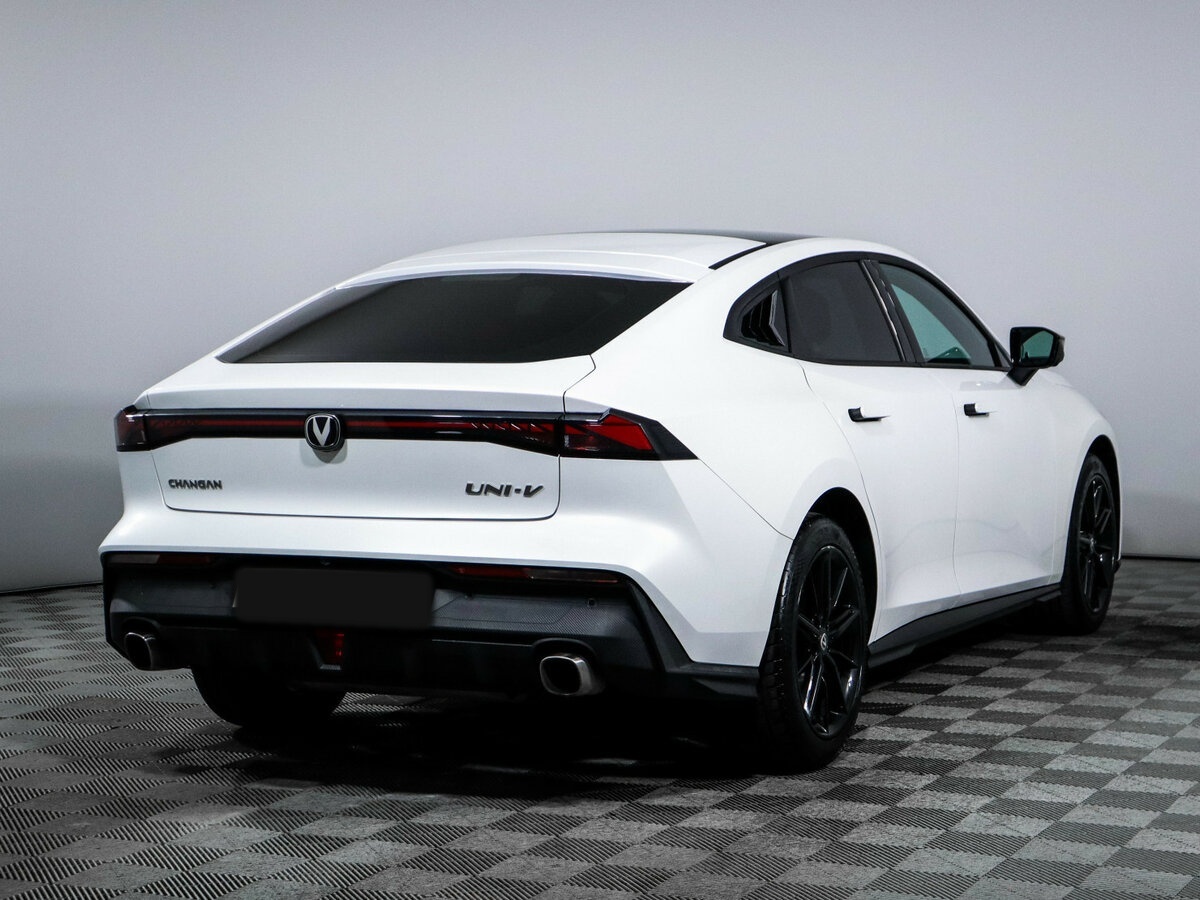 Changan UNI-V с пробегом — 2022 год. Фото: #4