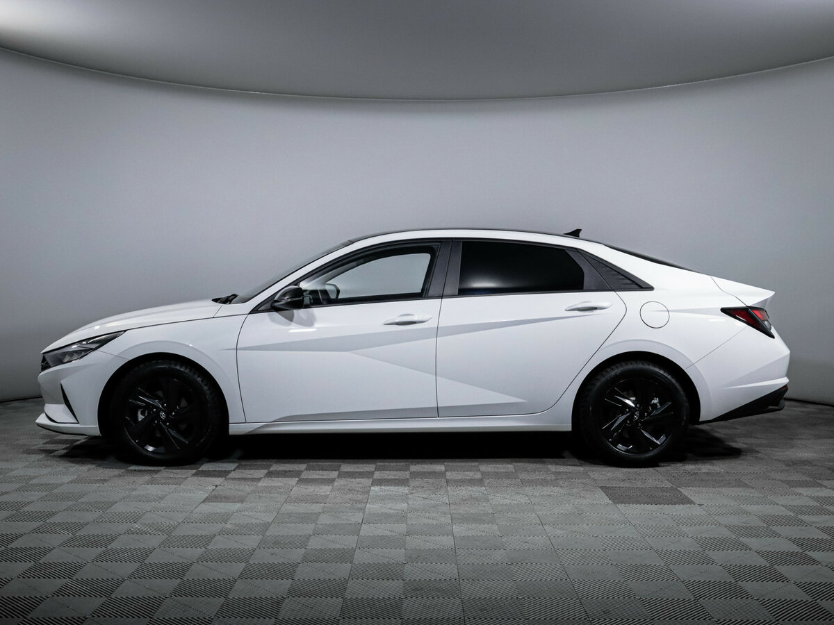 Hyundai Elantra с пробегом — 2023 год. Фото: #7