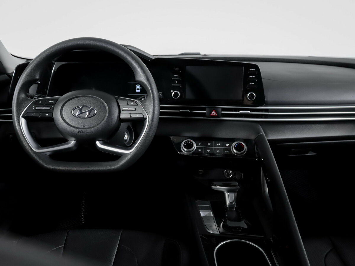 Hyundai Elantra с пробегом — 2023 год. Фото: #11