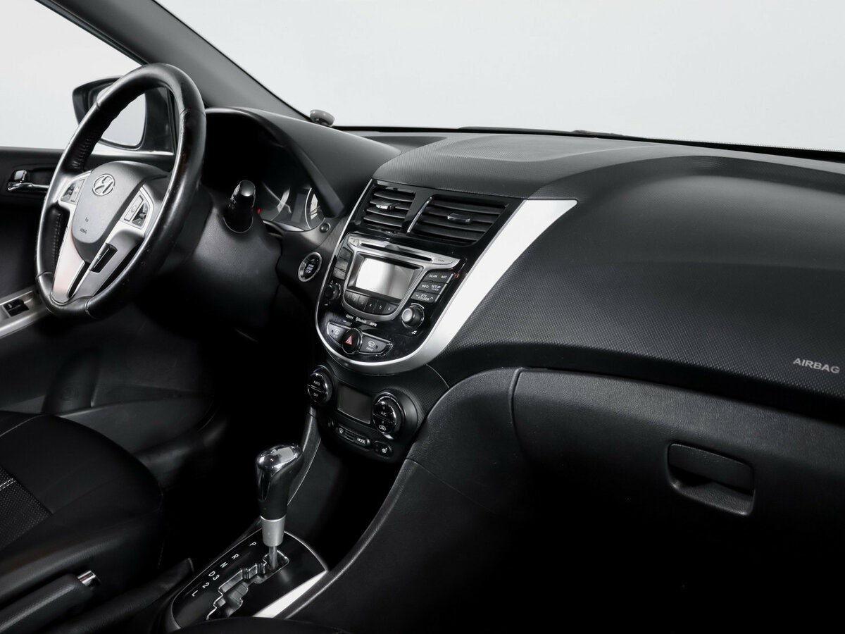 Hyundai Solaris с пробегом — 2012 год. Фото: #6