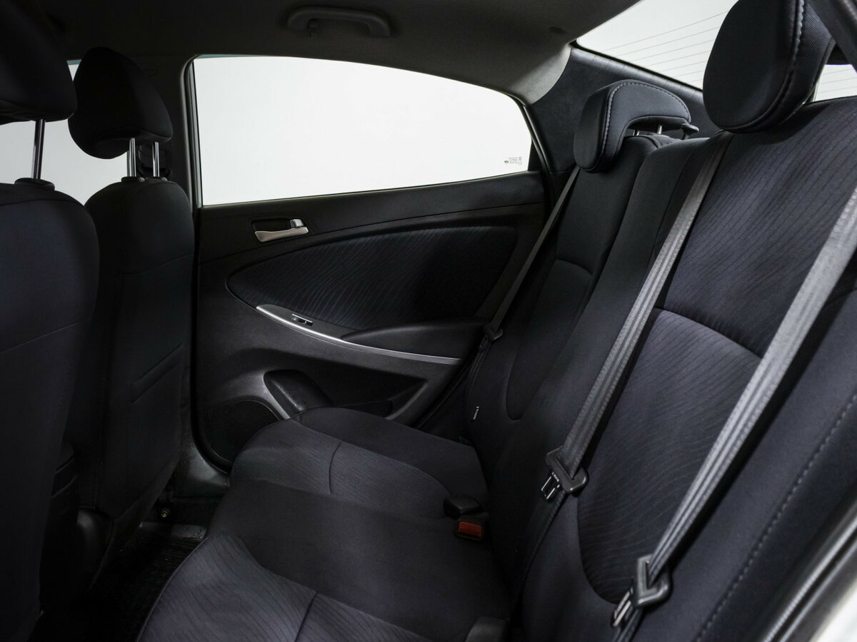 Hyundai Solaris с пробегом — 2015 год. Фото: #12