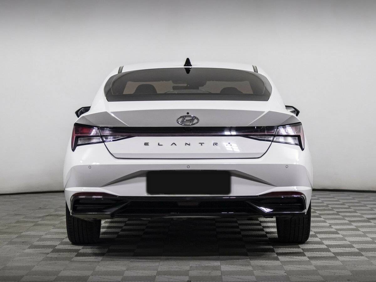 Hyundai Elantra с пробегом — 2021 год. Фото: #4