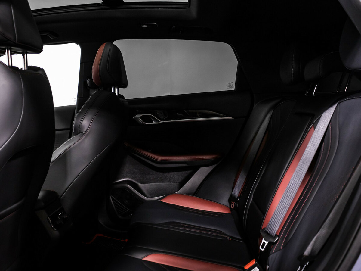 Geely Coolray с пробегом — 2024 год. Фото: #12