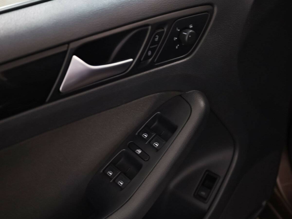 Volkswagen Jetta с пробегом — 2014 год. Фото: #9