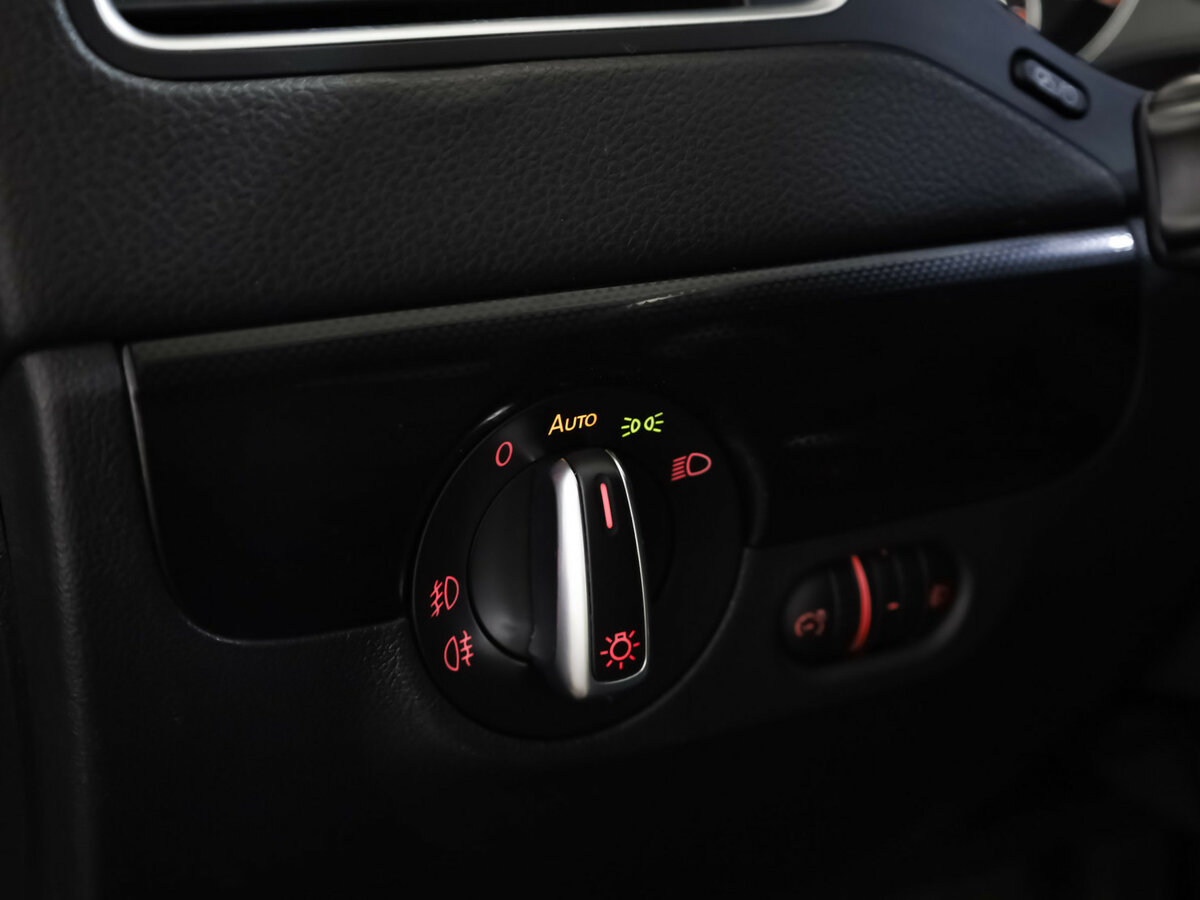 Volkswagen Jetta с пробегом — 2014 год. Фото: #10