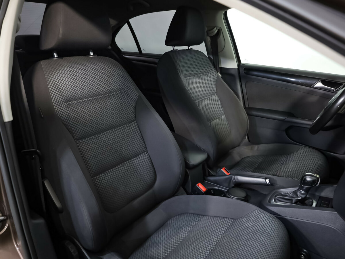 Volkswagen Jetta с пробегом — 2014 год. Фото: #16